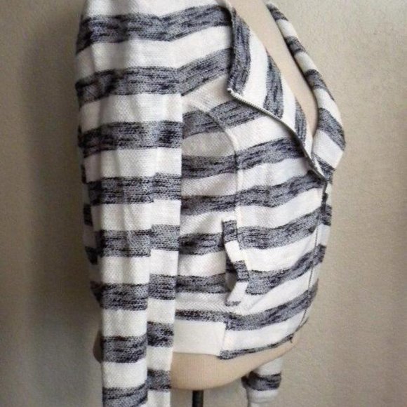 SANCTUARY CLOTHING MS SIZE MEDIUM BLUE AND WHITE STRIPED ASYMMERTICAL ZIP JACKET - Picture 2 of 9